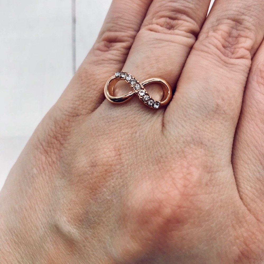 🌹Rose Gold Infinity Ring 🌹 - Picture 4 of 5